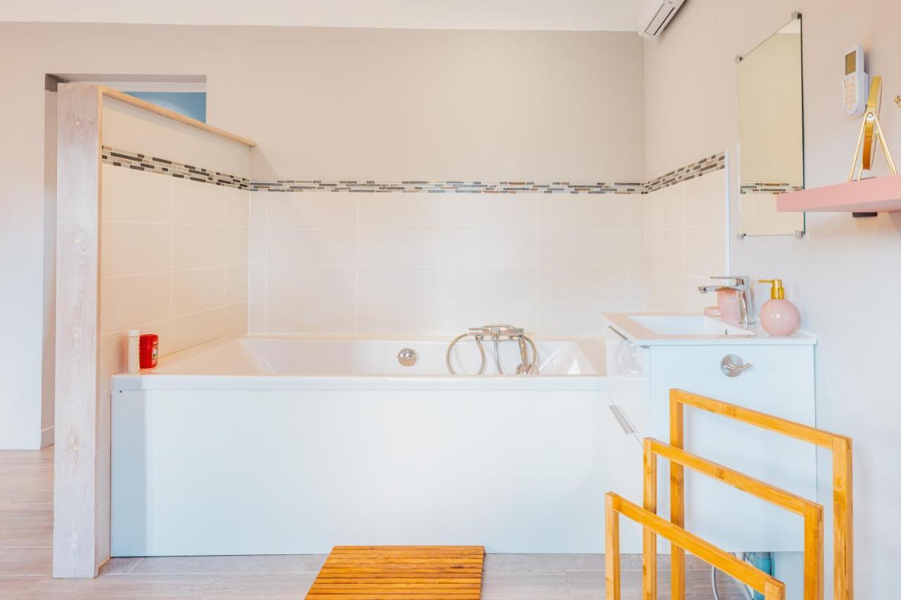 Grande Maison Avec Piscine Et Jacuzzi A La Campagne Desvres Exterior photo
